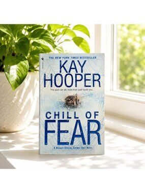 Kay Hooper Chill Of Fear Paperback 2006 Bantam Book Bishop/SCU Series